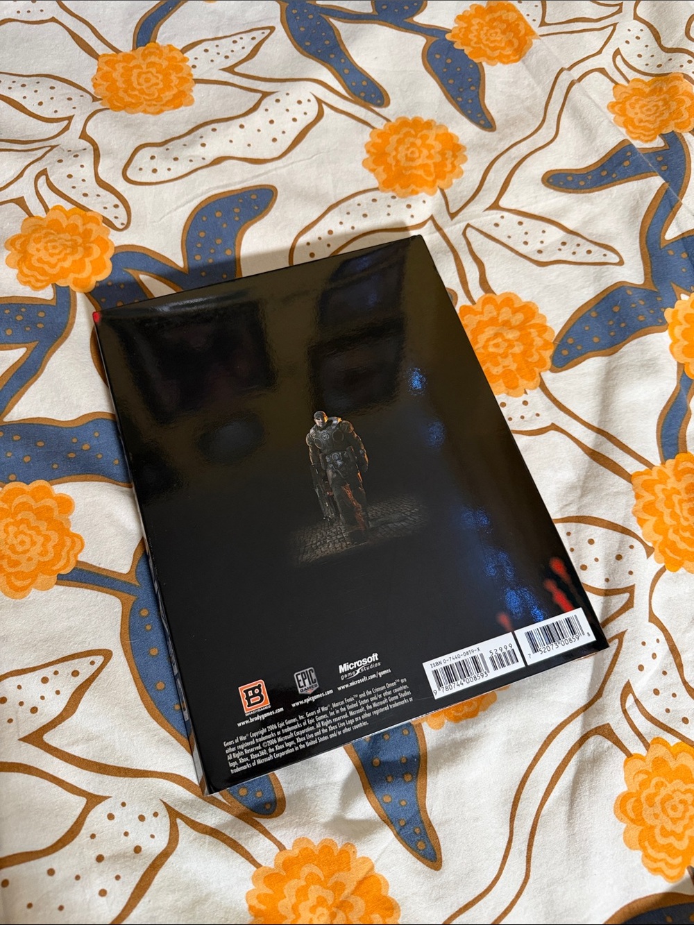 Gears of War Strategy Guide - Black & Red Cover - Picture 2 of 8